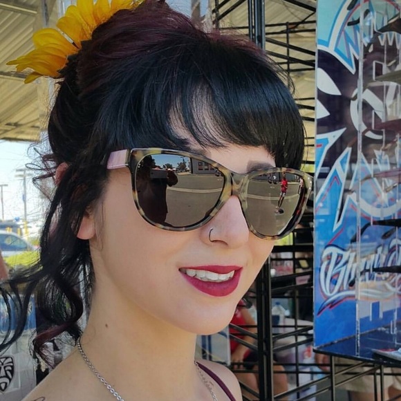 Sunglasses WINK💋FLY Glasses🔥NWT🖤Fly Girls 🌟!!! - Picture 9 of 11